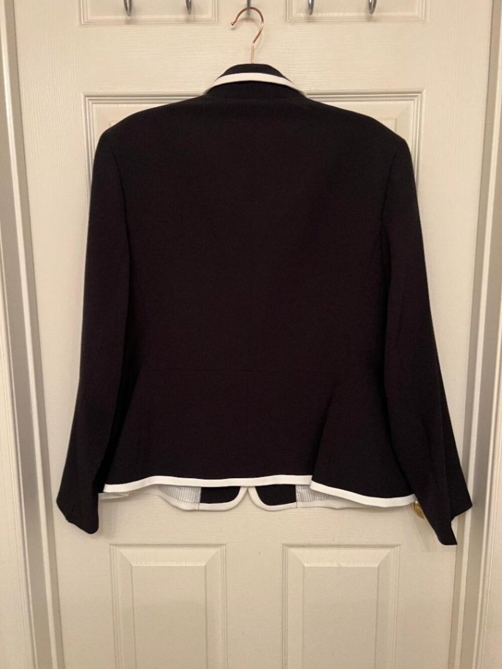 Women's blazer NWT with white trim, Size 18. - Picture 2 of 2
